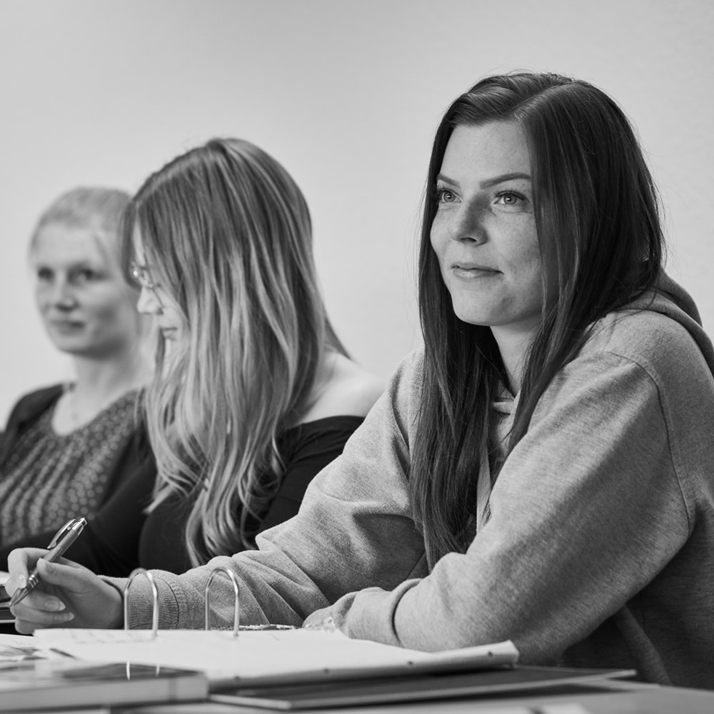 Frau bei einer Weiterbildung